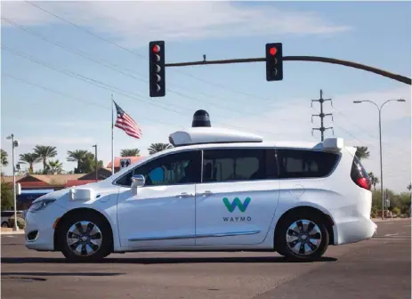  ??  ?? Nuevos taxis. El servicio de Waymo One está disponible para los habitantes de Arizona en Estados Unidos.