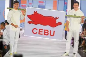  ??  ?? Manzano and Guidicelli parade the Swatch x You limited-edition watch loop bearing the image of Cebu lechon.