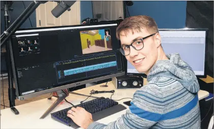  ?? JOE GIBBONS/THE TELEGRAM ?? Avid Youtuber Matt Shea with some of his gaming equipment at his Paradise home Thursday afternoon. He makes a living playing online video games and from other Youtube videos.