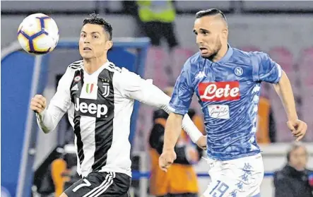  ?? BILD: SN/AP ?? Juventus mit Cristiano Ronaldo (l.) holte den Sieg in Neapel (im Bild: Nikola Maksimovic).