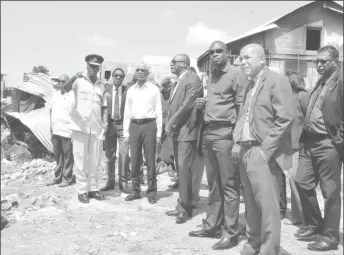  ?? (Ministry of the Presidency photo) ?? Director of Prisons Gladwin Samuels points out something to President David Granger and other Cabinet members.