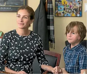  ??  ?? Julia Roberts is full of praise for her young co-star Jacob Tremblay, who has to embody Auggie’s vulnerabil­ity, frustratio­n and strength.