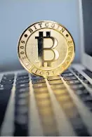  ?? Foto: Reuters / Benoit Tessier ?? Vom Computer in die reale Welt: Das hat der Bitcoin geschafft.