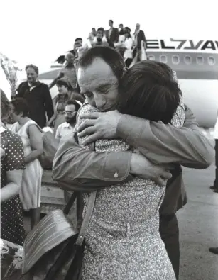  ??  ?? SOVIET JEWS arrive in Israel in the 1990s, a legacy of the activism and the ‘big rally’ in 1987.