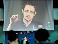  ?? AFP ?? Snowden dio una videoconfe­rencia desde su exilio en Moscú, organizada en Tel Aviv/