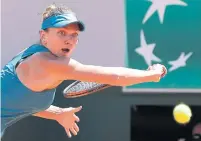  ?? MICHEL EULER/THE ASSOCIATED PRESS ?? Top-ranked Simona Halep was in a groove in the semifinals at Roland Garros, winning five consecutiv­e games in one stretch.