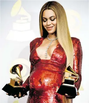  ?? BILD: SN/APA/AFP/ROBYN BECK ?? Moralische Siegerin: Beyoncé mit ihren zwei Grammys.