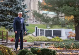  ?? STEPHEN THORNE ?? Roger Boult, president and executive director of Beechwood, on the sprawling cemetery grounds.