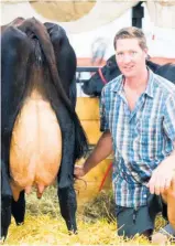  ??  ?? L’animal de Robert et de Julie Mason, de la ferme Bonnieglen d’Ormstown, a été sacré Grande championne de race Canadienne à l’Expo agricole de Saint-Hyacinthe, avec une mention Meilleur pis. La ferme a eu la main heureuse et a remporté un total de 2...