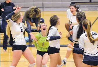  ?? JIM THOMPSON/JOURNAL ?? Volcano Vista players react after beating Rio Rancho in the fourth set, forcing a fifth set on Wednesday. The Hawks took a 25-16, 12-25, 23-25, 25-20 and 15-9 decision in the District 1-6A opener.