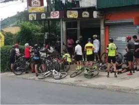  ?? CR CICLISMO ?? Un buen jalón de orejas les dio Salas a este grupo de cleteros.