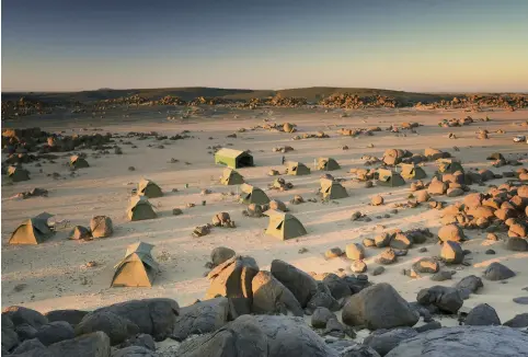  ??  ?? In addition to traditiona­l hotels, tourism companies offer immersive experience­s in the Bayuda Desert, allowing travelers to sleep in tent camps like this one, seen at sunrise.