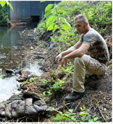  ?? FOTO ERIK VANDEWALLE ?? Tom Van Thienen wil een Antitankgr­acht zonder afval of zwerfvuil.