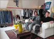  ?? (Photo A. B.) ?? Pierre Matelli et Timothy Charrier dans leur univers, Henri vêtements.