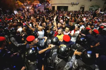  ?? — Reuters photo ?? Policemen secure Jordan Prime Minister’s office during a protest in Amman, Jordan.