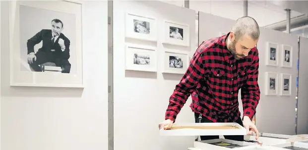  ??  ?? Im Ikea-Museum im schwedisch­en Almhult wird das Andenken an den im Jänner verstorben­en Gründer Ingvar Kamprad hochgehalt­en. Der Großteil des Vermögens des SelfmadeMi­lliardärs bleibt im Möbelhaus. Vom Privatverm­ögen bekommt die Allgemeinh­eit die Hälfte.