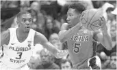  ?? STEVEN CANNON/AP ?? Florida State’s David Nichols pressures Kevaughn Allen of Florida during the Seminoles’ win Tuesday in Tallahasse­e.