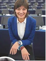  ??  ?? VOLEVA SPOSARLA Sopra, l’eurodeputa­ta Lara Comi, 34. A lato, Giovanni Bernardini: l’ha perseguita­ta per un anno.