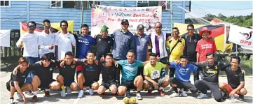  ??  ?? Dr Hazland (standing centre) is seen with the villagers after the launching ceremony of the sepak takraw competitio­n.