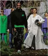  ?? PICTURE BY GONZALO FUENTES / REUTERS ?? Abloh (centre) with models at the end of his Fall/Winter 2019-2020 collection show for his label Off-White during Men’s Fashion Week in Paris.