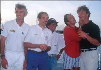  ??  ?? Ça rigole à l’arrivée du Rhum 94 qui réunit, de gauche à droite, Yves Parlier, Paul Vatine, Gerry Roufs, Alain Gautier et Laurent Bourgnon. Trois d’entre eux, Paul, Gerry et Laurent, nous ont quittés.