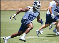  ?? PHOTO BY MICHAEL OWEN BAKER ?? Rams linebacker Samson Ebukam works on his defense during a 2018 practice at the team’s practice facility on the Cal Lutheran University campus in Thousand Oaks. The practice site may stay in Ventura County if red tape gets in the way of a move to Los Angeles.