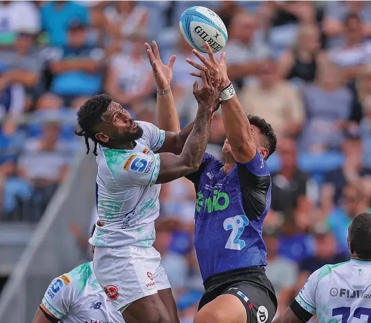  ?? Photo: Fijian Drua Media ?? My ball…
Swire Shipping Fijian Drua halfback Frank Lomani goes for the high ball against Blues winger Caleb Clarke during their Shop N Save Super Rugby Pacific opener in Whangarei, New Zealand, on February 24, 2024. Blues won 34-10.