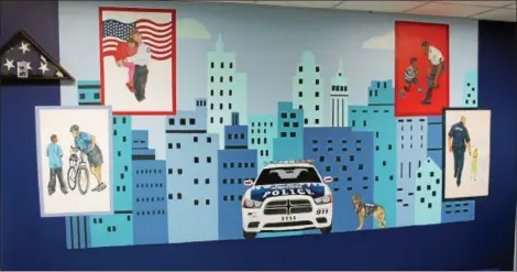  ?? OSCAR GAMBLE - DIGITAL FIRST MEDIA ?? A new mural showing Norristown police serving the community in the roll call room of the Norristown police station, Thursday, Jan. 5, 2017.