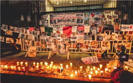  ?? ARCHIVO ROBERTO HERNÁNDEZ ?? Periodista­s han protestado en distintas ocasiones frente a Segob ante los ataques que ha sufrido el gremio
