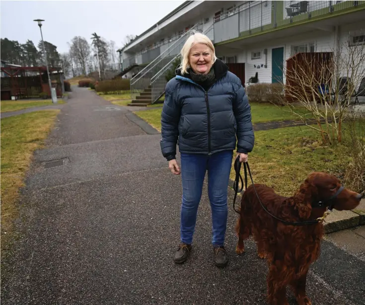  ?? ?? Catherine Gauffin med sin älskade hund Mode.