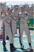  ?? FOTO: MONIER/AFP ?? Glückliche Le-Mans-Sieger: Timo Bernhard, Brendon Hartley und Earl Bamber (von links).