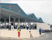  ?? MIGUEL LAJE / EXPRESO ?? Obra. La primera fase del mercado mayorista se inauguró ayer.