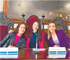  ?? ?? Dessire Ángel, Martha Ortega y Yulma Rocha, diputadas de Movimiento Ciudadano, PVEM y del PRI, las autoras de la iniciativa y ahora reforma para considerar a la violencia vicaria en el Código civil estatal.