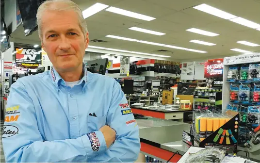  ?? PHOTO FRANCIS HALIN ?? Le patron de Pièces d’auto Super, André Gamelin. On le voit ici, à son magasin de Saint-Hubert, jeudi dernier.