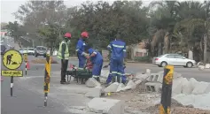  ?? — Picture Innocent Makawa ?? Workers erect a pavement along Chiremba road in Harare yesterday.