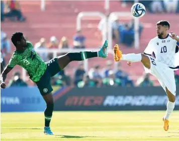  ?? ?? Flying Eagles’ defender, Solomon Agbalaka, in full stretch against a Dominican Republic player during Nigeria’s first game at the on- going Argentina 2023 FIFA U- 20 World Cup… on Sunday.