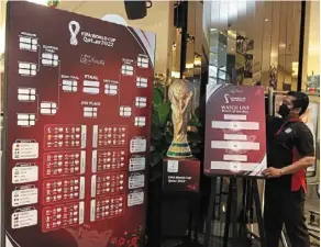  ?? ?? Who will win?: Hotel staff setting up a scoreboard for the World Cup at eastin Hotel. — SHAARI Chemat/the Star