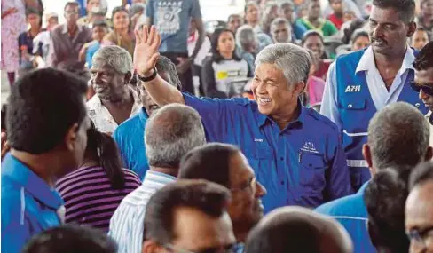  ??  ?? DR Ahmad Zahid pada Program Bersama myPPP Bagan Datuk di Hutan Melintang, semalam.