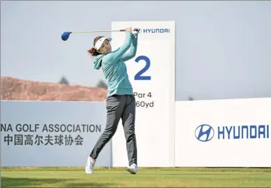  ?? PROVIDED TO CHINA DAILY ?? China’s Feng Simin follows through on her drive off the No 2 tee during Friday’s first round of the Hyundai China Ladies Open in Qingyuan, Guangdong province. Feng carded a 75 to put her three strokes back of leader Feng Shanshan.