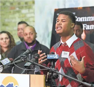  ?? MICHAEL SEARS / MILWAUKEE JOURNAL SENTINEL ?? Thomas Leonard, program coordinato­r at Urban Undergroun­d, speaks Wednesday at the 2017 Youth Justice Milwaukee Summit, which was held at the Black Historical Society and Museum on W. Center St. More photos at jsonline.com/news.