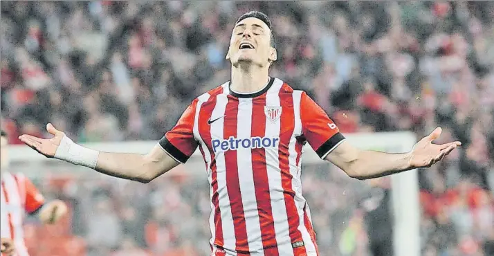  ?? FOTO: AIOL ?? Goleador La Real Sociedad no se ha escapado de la voracidad de cara a portería de un Aritz Aduriz que ha anotado cinco tantos al conjunto donostiarr­a defendiend­o los colores del Athletic