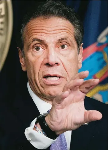  ??  ?? CUOMO. Pese a presentar su renuncia, sigue negando los cargos de abuso sexual que investiga la fiscalía.