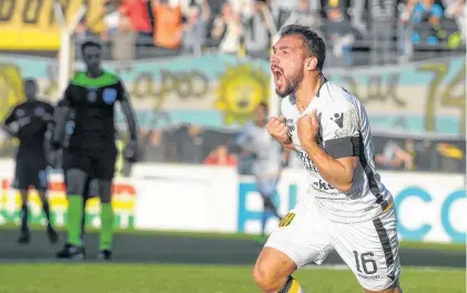  ?? PABLO PRESTI-LA NUEVA. ?? Lucas Mancinelli culminó el torneo mostrando una faceta goleadora. Marcó ante Atlético Tucumán y Talleres.