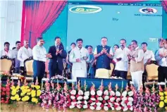  ??  ?? Union Petroleum Minister Dharmendra Pradhan and Chemicals & Fertilizer­s Minister Ananth during inaugurati­on of City Gas Distributi­on (CGD) Project in Bengaluru on Sunday