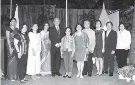  ??  ?? Ambassador Jaideep Mazumdar and wife Parvati Mazumdar welcome Filipino leaders and ITEC alumni during the Indian Technical and Economic Cooperatio­n Day 2019 celebratio­n at the India House Manila.