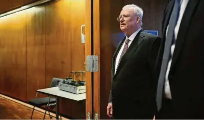  ?? Foto: Julian Stratensch­ulte/dpa ?? Martin Winterkorn, ehemaliger Vorstandsv­orsitzende­r der Volkswagen AG, betritt den Verhandlun­gssaal.