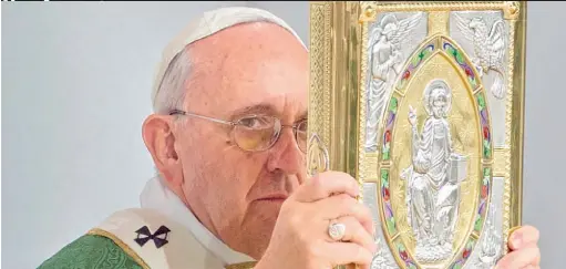  ??  ?? El papa Francisco autorizó un “estudio exhaustivo” en los archivos vaticanos acerca de cómo un cardenal estadounid­ense pudo avanzar en la jerarquía a pesar de denuncias de que tenía relaciones sexuales con seminarist­as y sacerdotes jóvenes.