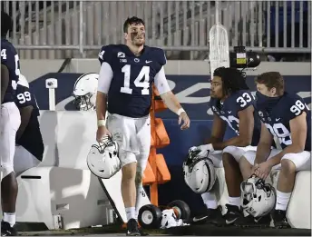 ?? BARRY REEGER - THE ASSOCIATED PRESS ?? Penn State quarterbac­k Sean Clifford looks at the scoreboard in the last minute of the Nittany Lions’ 35-19 loss to Maryland Saturday.