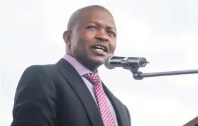  ?? Picture: Gallo Images ?? MAN IN THE MIDDLE. Mpumalanga Premier David Mabuza speaks during a land claims settlement ceremony last year.