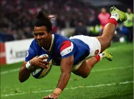  ?? (Photos AFP) ?? Teddy Thomas et les Bleus ont besoin de séduire et d’être efficaces.